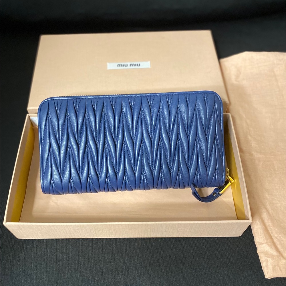 Miu Miu Matelasse Zipper Wallet - image 7